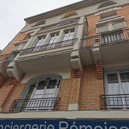 Chez La Reg'- Aux Pieds De La Cathedrale Apartment Reims Exterior photo